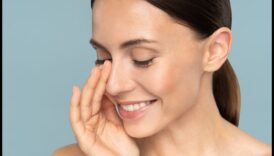 אקט האיזון: ההרמוניה של צבעים ניטרליים בסגנונות איפור טבעיים