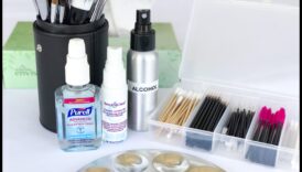 ניקוי כלי איפור 101: שמירה על היגיינה לעור בריא